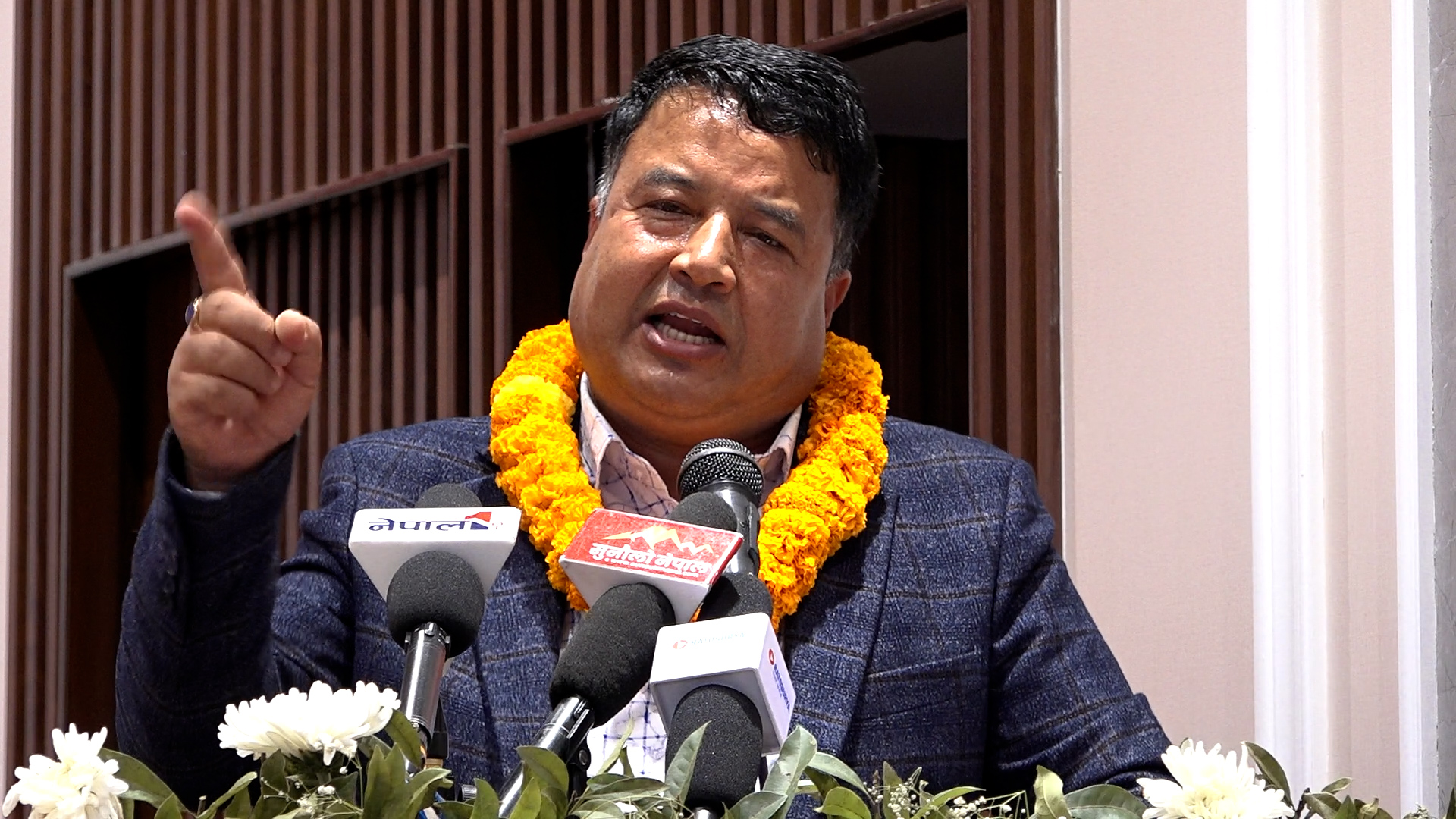 सरकार चुनाव जिताउन कसैको एजेण्डाको माध्यम बन्न खोजेको जस्तो देखिन्छ : महेश बस्नेत